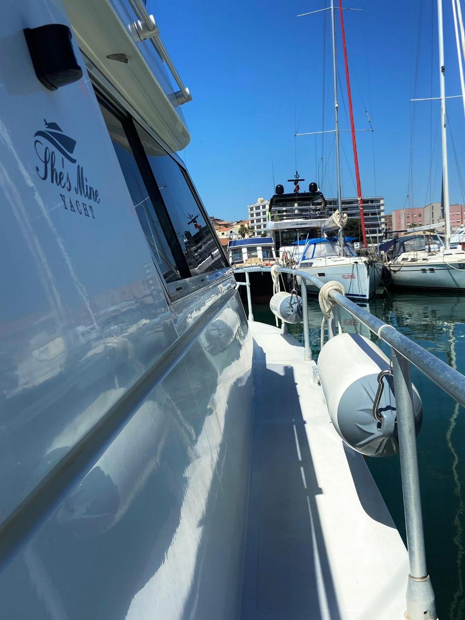 She's Mine Yacht Botel
