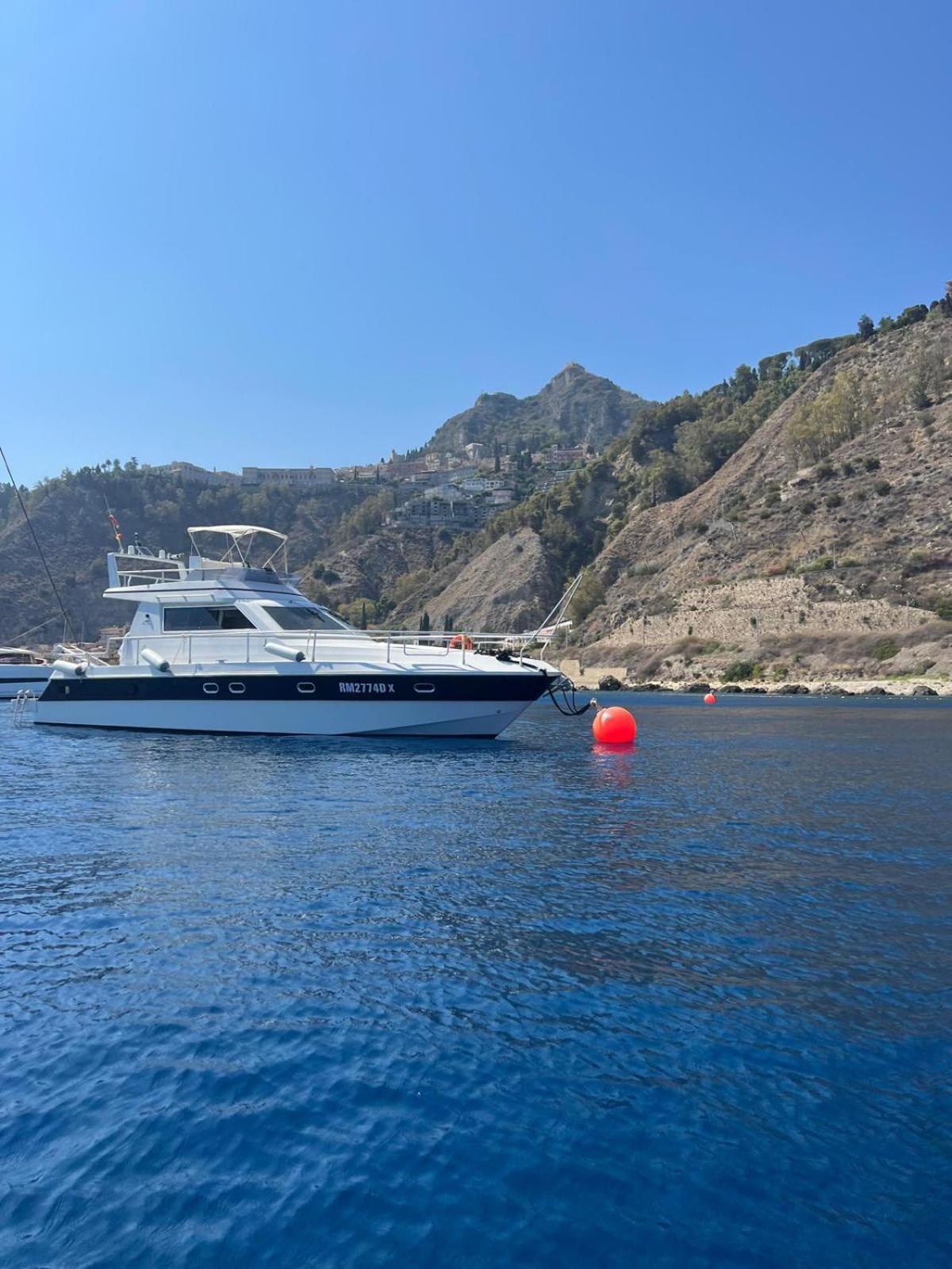 She's Mine Yacht *