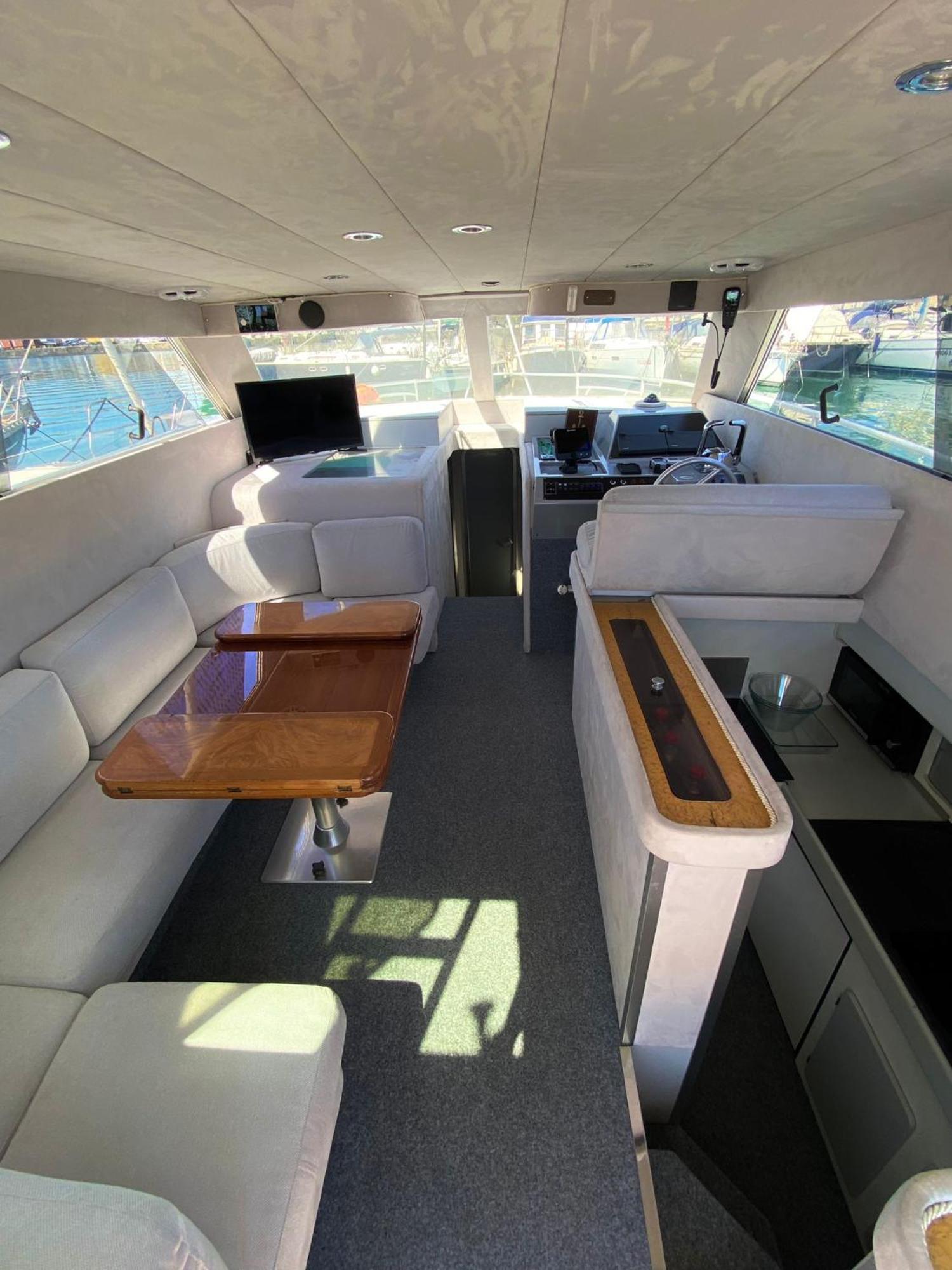 She's Mine Yacht * Catane